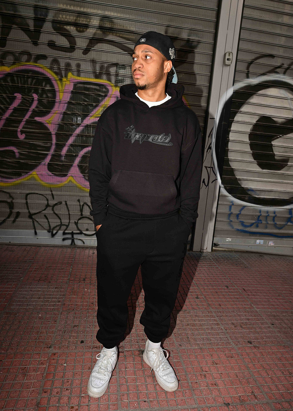 UKNOW ΠΑΝΤΕΛΟΝΙ ΦΟΡΜΑΣ ΜΑΥΡΟ  COTTON OVERSIZED FIT - SHADOW SCRIPT SWEATPANTS