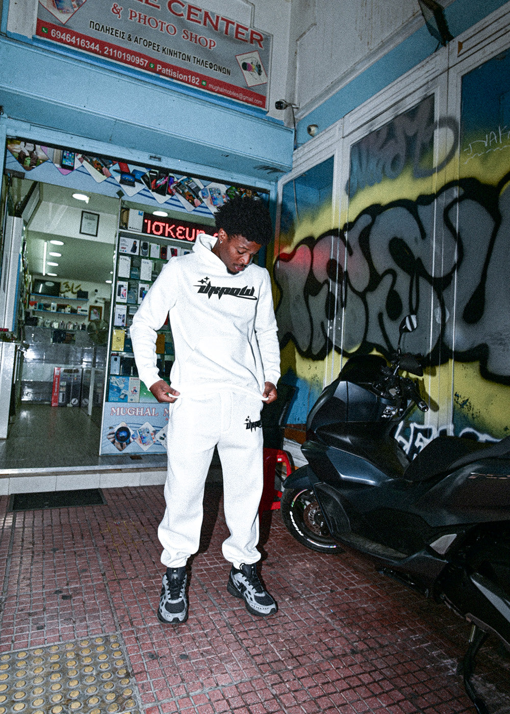 UKNOW ΦΟΥΤΕΡ ΑΣΠΡΟ ΜΕ ΛΟΓΟΤΥΠΟ COTTON OVERSIZED FIT - SILENT DISTRICT HOODIE